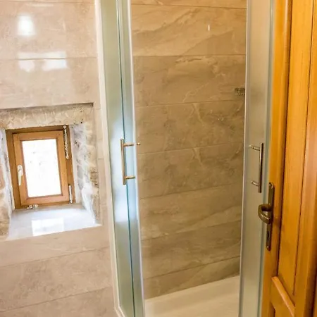 New Renovated Stone House Apartment *