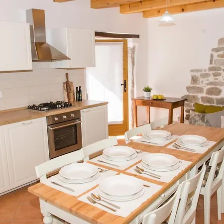 New Renovated Stone House Apartment