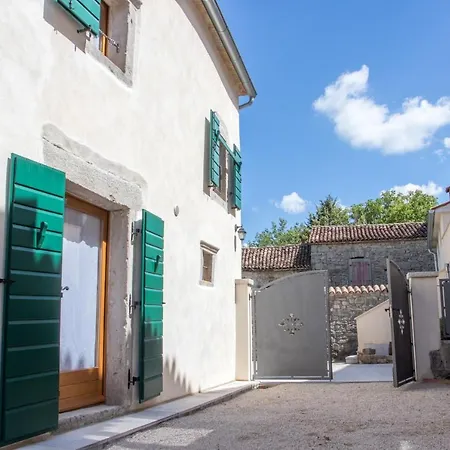 New Renovated Stone House Gracisce