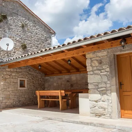 New Renovated Stone House Apartment
