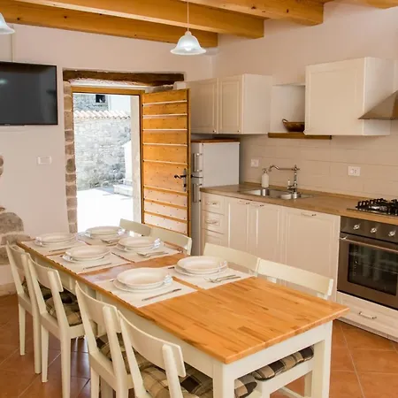 Apartment New Renovated Stone House *